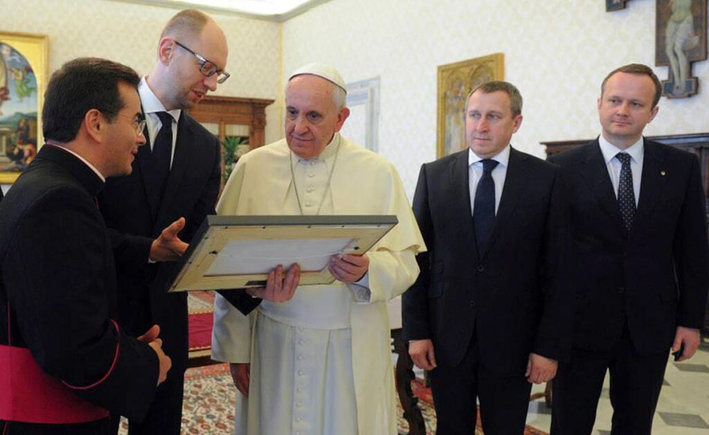 Ukrainian Prime Minister Arseniy Yatsenyuk presents a photograph by Sergey Melnikoff to Pope Francis during an official meeting at the Vatican. Vatican, 2014.