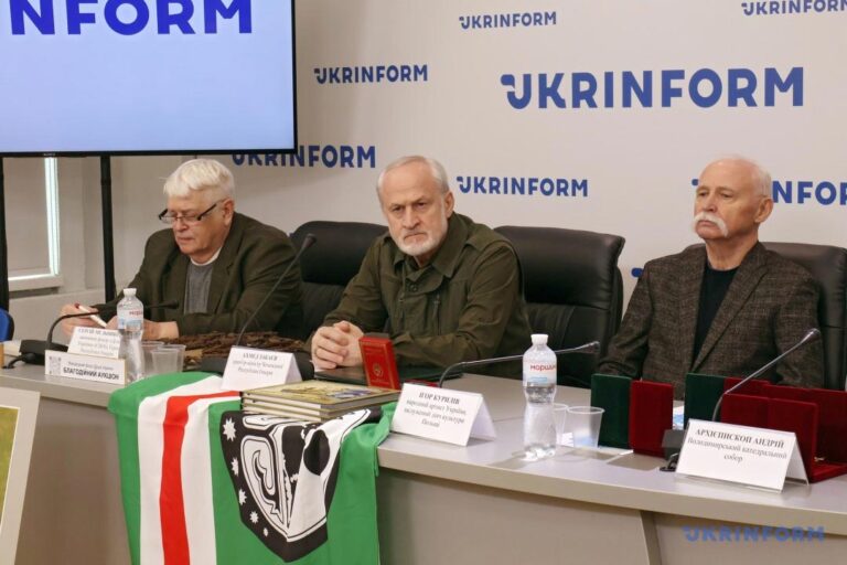 The sculpture The Great Coat of Arms of Ukraine?was unveiled at a press conference of the?Soul of Ukraine, an International Charitable Foundation. The event was dedicated to a project to establish the Mother Teresa Rehabilitation Center in the Republic of Albania for Ukrainian children who lost limbs and became disabled as a result of the war unleashed by the Russian Federation against the peaceful state of Ukraine. From left to right: Sergey Melnikoff, founder of the?Soul of Ukraine?Foundation; Akhmed Zakayev, Prime Minister of the Chechen Republic of Ichkeria and Chairman of the Foundation?s Board of Trustees; Ihor Kurylov, Director of the National Honored Academic Ukrainian Folk Choir named after Hryhoriy Veryovka and a member of the Foundation?s Board of Trustees. Kyiv, November 2, 2023