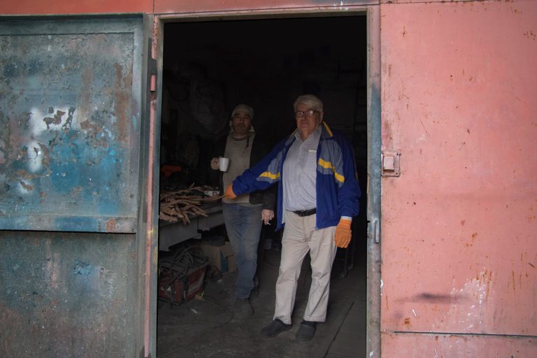 Sergey Melnikoff (MFF) and Viktor Bielchyk in a dark workshop without power, following missile attacks by the Russian army aimed at causing blackouts in Ukrainian cities. November 27, 2025. Photographs by Mariia Universaliuk.