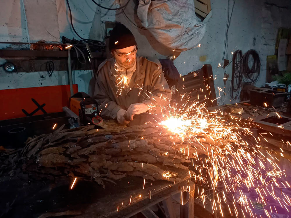 The Art of MFF | One of the principal elements of The Silent Uprising of an Angel has been completed: the Angel’s right (living) wing.