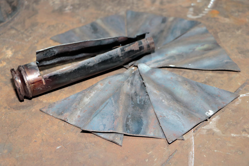 Allah al-Akbar from the casings of 30 mm automatic cannon shells