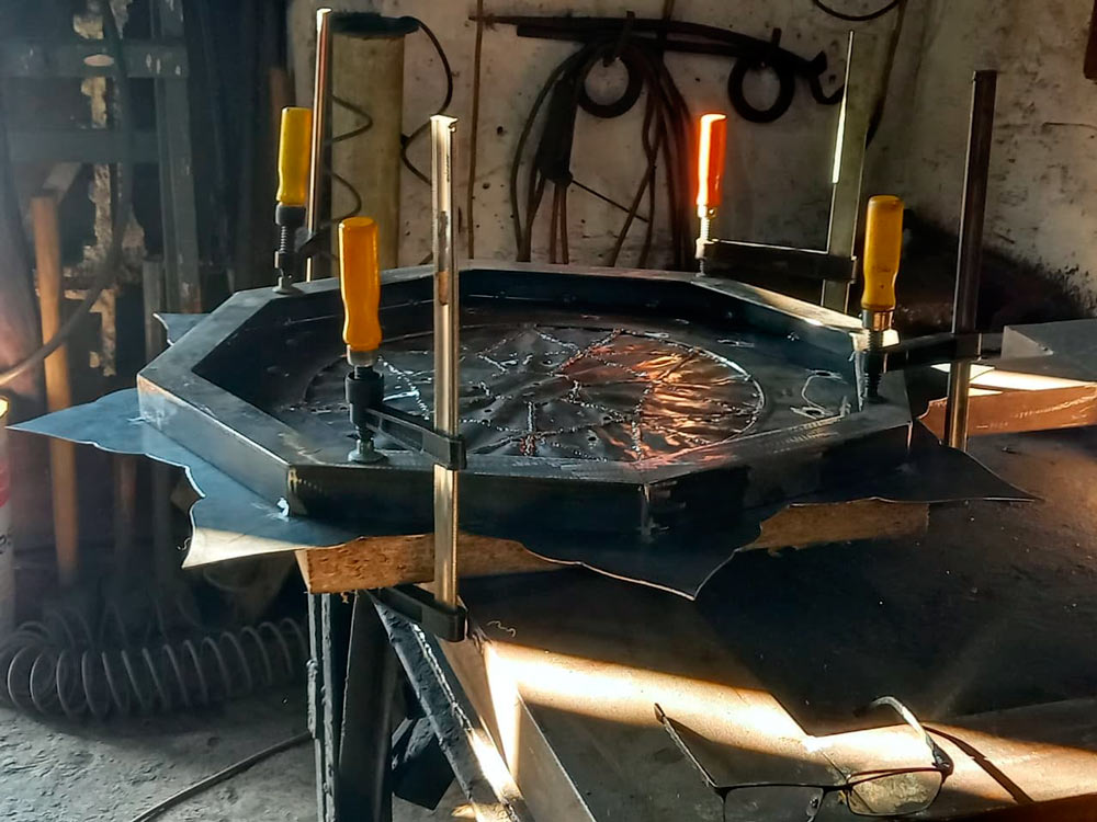 The reverse side of the "Allah is Great" sculpture