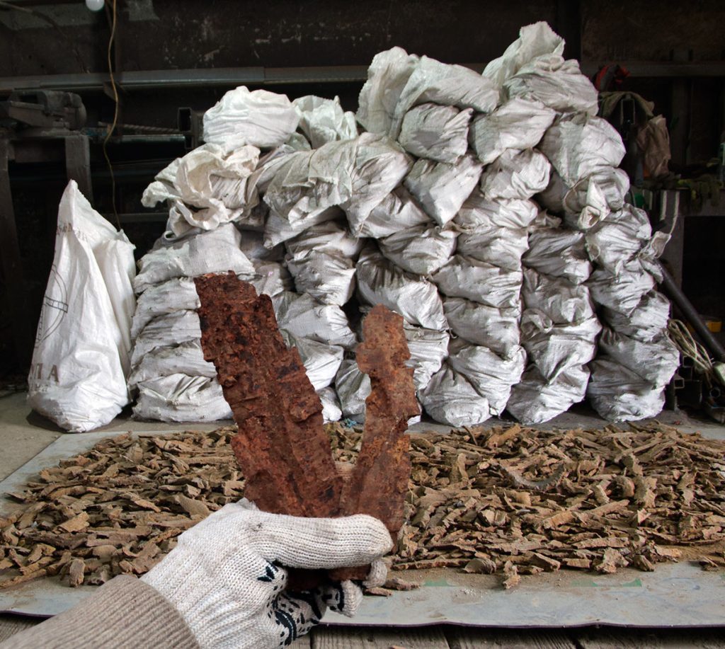 A reserve of three and a half tonnes of fragments allows for the selection of pieces in virtually any required form.