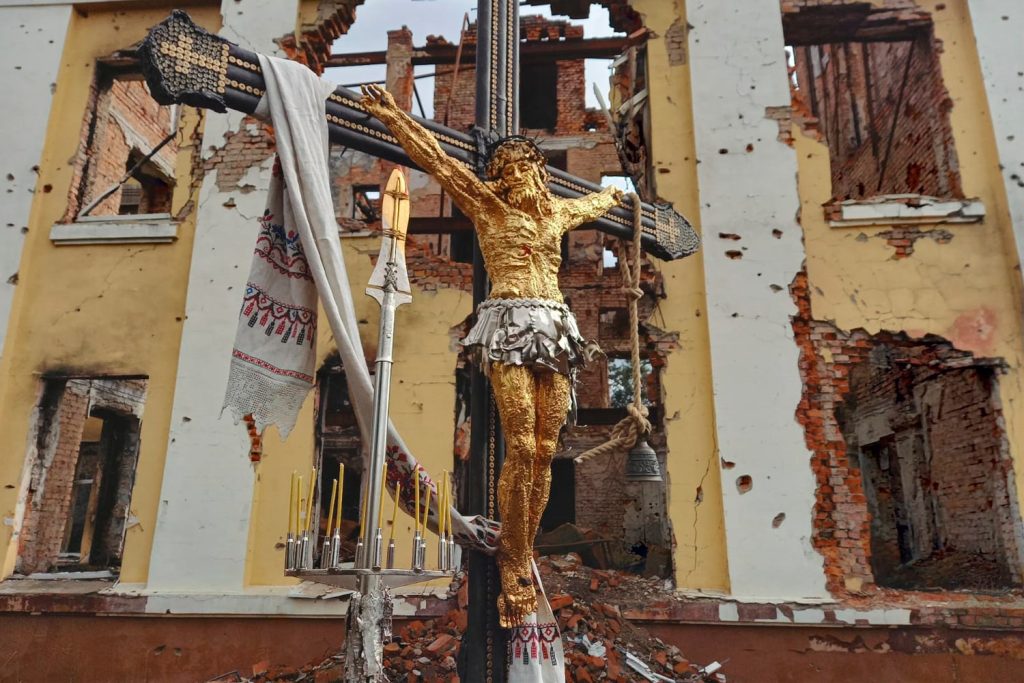 Installation of "The Cross of Peace" by Sergey Melnikoff (MFF) in Kharkiv in front of a destroyed gymnasium. Photograph: Sergey Bobok / AFP