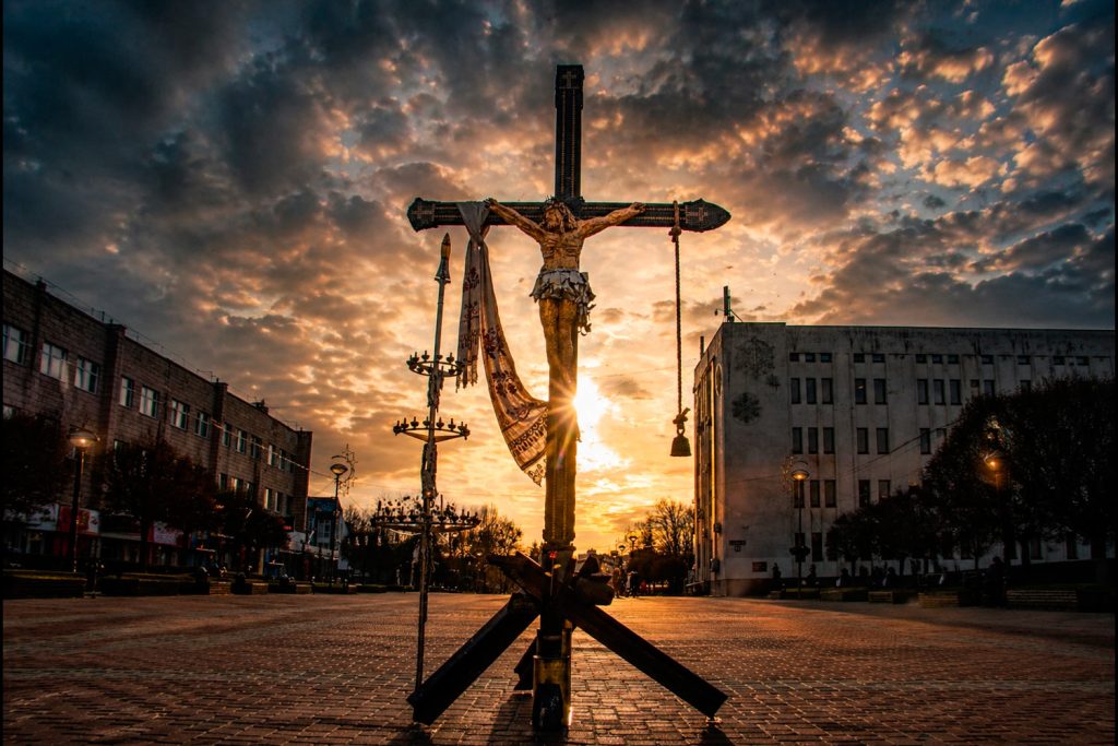 "The Cross of Peace" in Brovary, Kyiv Region. Photograph by Mariia Universaliuk.