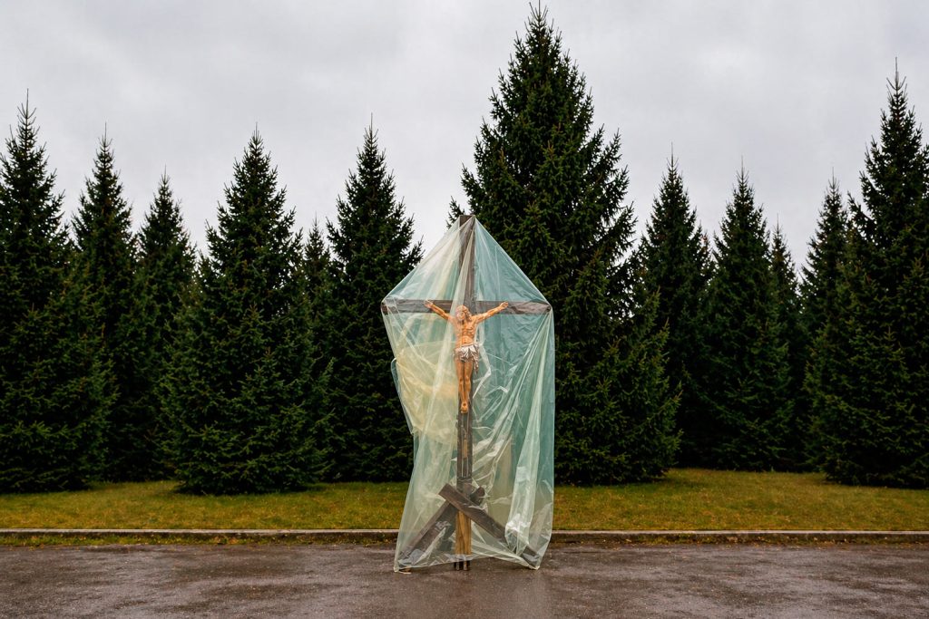 "The Cross of Peace" in a small village in the Ukrainian countryside. Photograph by Mariia Universaliuk.