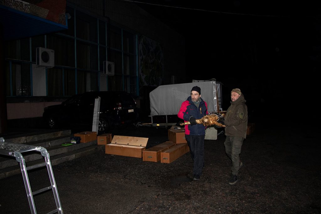 "The Cross of Peace". The first public presentation in a small Ukrainian town. Photograph by Mariia Universaliuk.