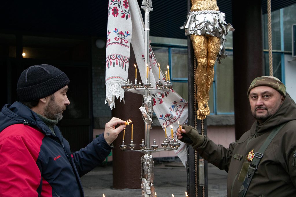 "The Cross of Peace". The first public presentation in a small Ukrainian town. Photograph by Mariia Universaliuk.