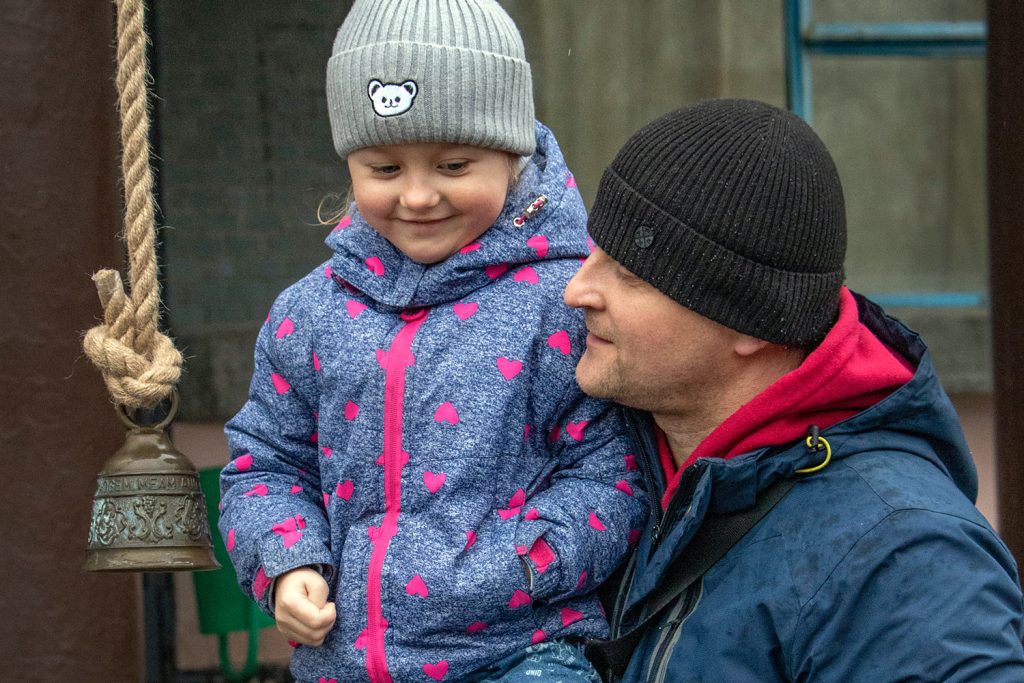 "The Cross of Peace". The first public presentation in a small Ukrainian town. Photograph by Mariia Universaliuk.