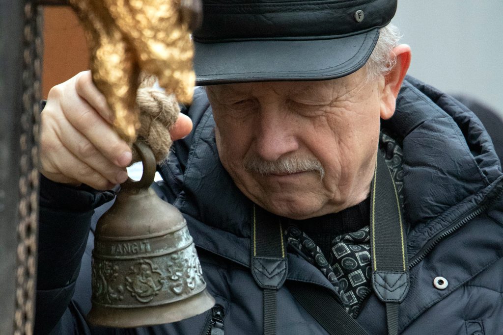 "The Cross of Peace". The first public presentation in a small Ukrainian town. Photograph by Mariia Universaliuk.