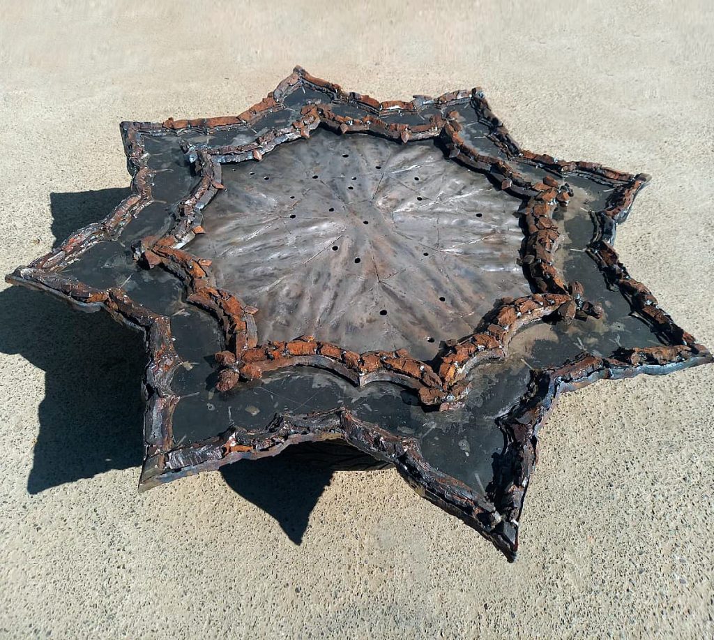 Both frames are now complete. The next stage is to craft the ornament using fragments of 5.45 mm cartridges.