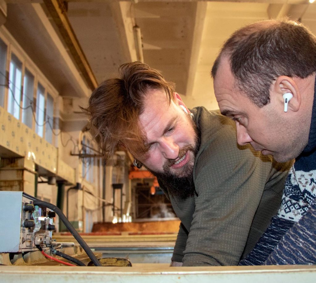 Sergey Naumenko and Vitalii Zhuk, the leading specialists of Metall Chemie, responsible for the final stage of electroplating Allah al-Akbar with gold and nickel alloys.